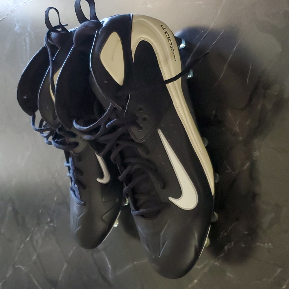 🏈Nike Zoom Cleats Size 15 in Black & White. Never worn, ready for football